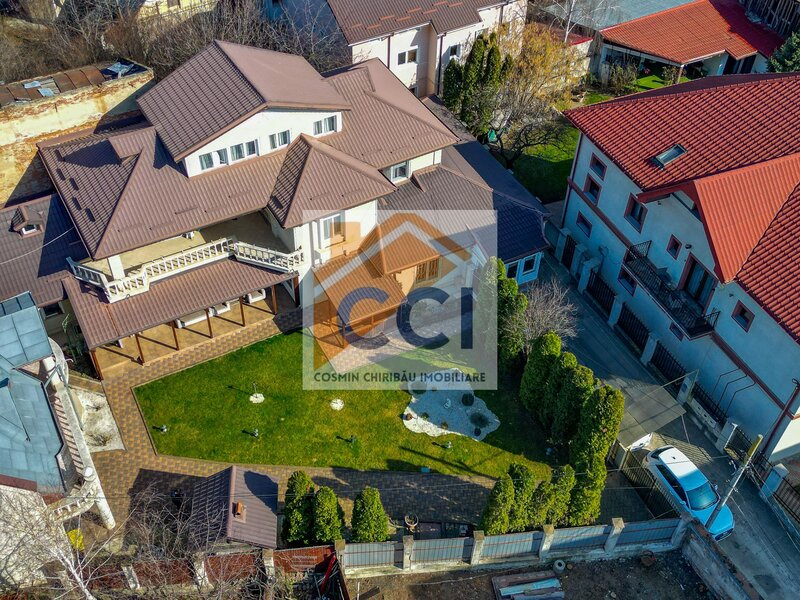 Bacau, proprietate exclusivista ultracentrala, eleganta, spatiu si rafinament.