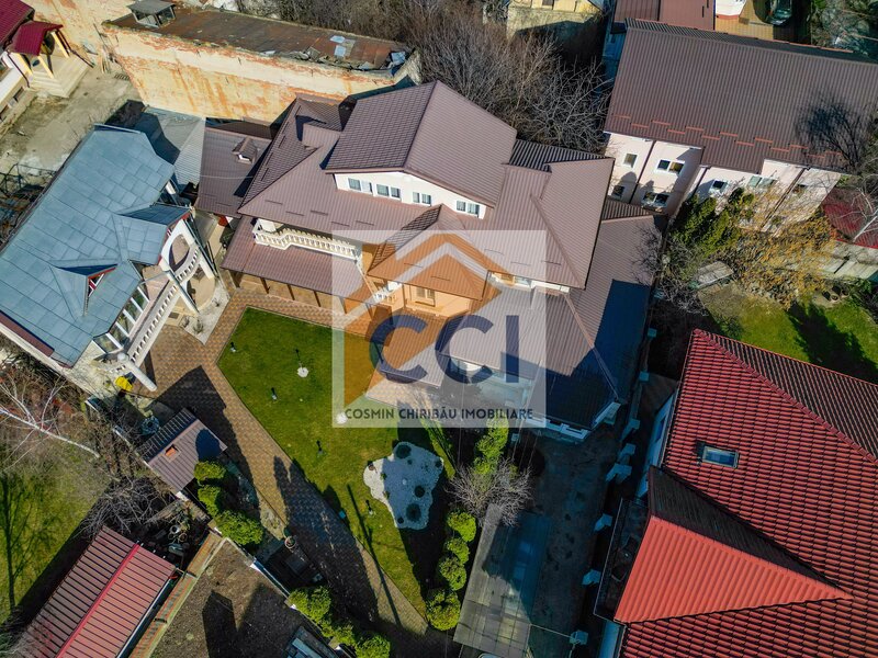 Bacau, proprietate exclusivista ultracentrala, eleganta, spatiu si rafinament.