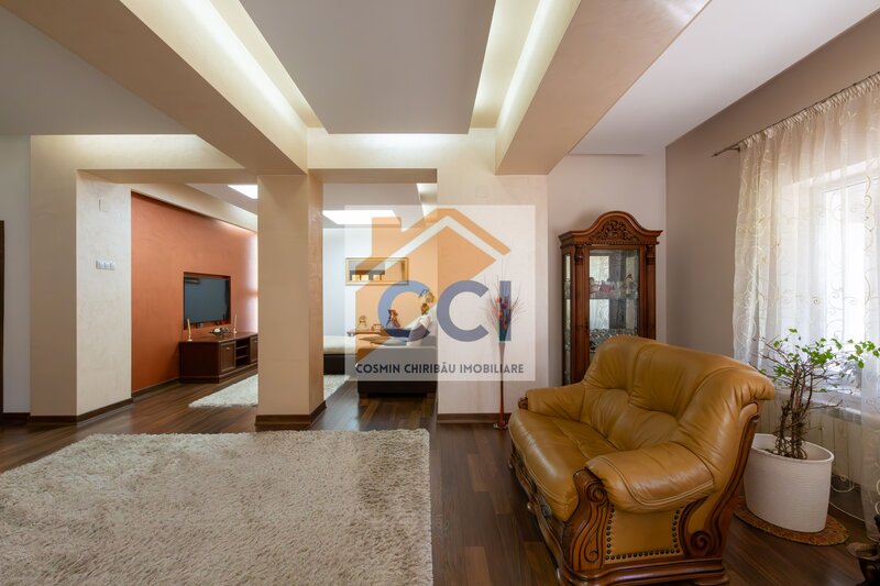 Bacau, proprietate exclusivista ultracentrala, eleganta, spatiu si rafinament.